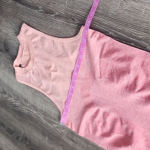 Gymshark Seamless Ombre Tank Top in Peach/Coral - Picture 4 of 8